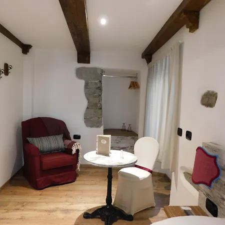 Nicomat Rooms-2