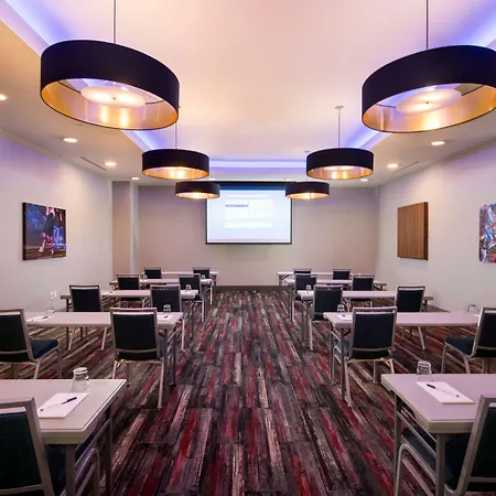 La Quinta Inn & Suites By Wyndham Wisconsin Dells- Lake Delton-2