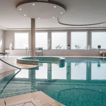 Hotel Tiefenbrunn Gardensuites & Breakfast-2