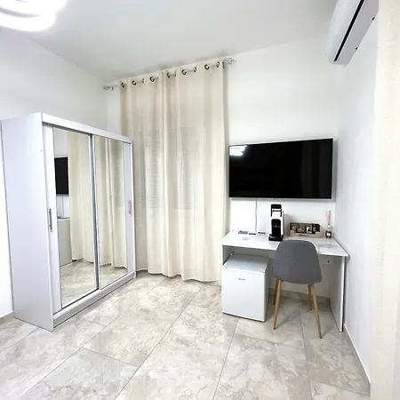 Circeo Boutique Rooms-3