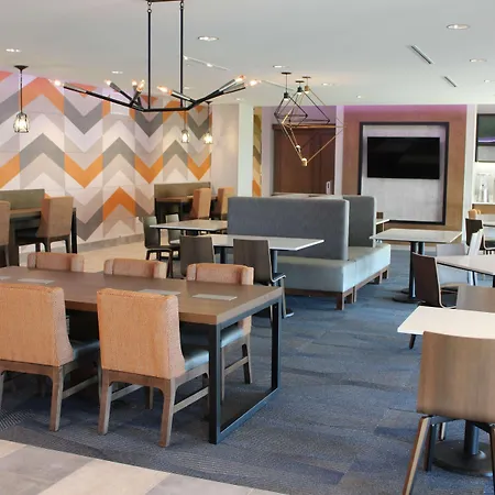La Quinta Inn & Suites By Wyndham Bardstown-2