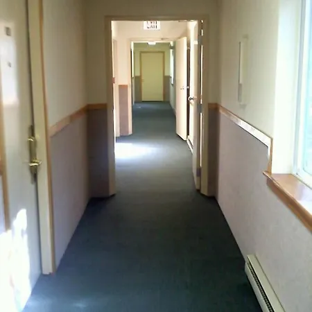 Carriage House Motor Inn-2