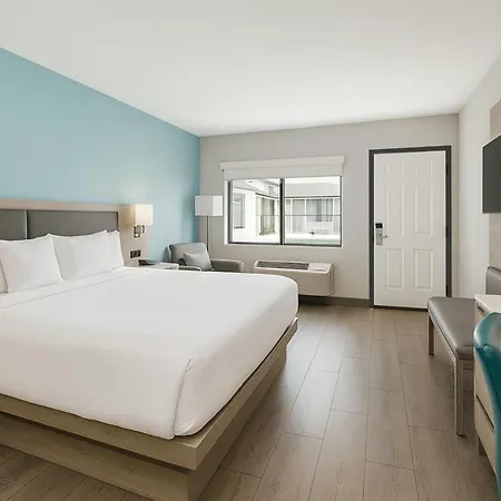 Travelodge By Wyndham Lax-3