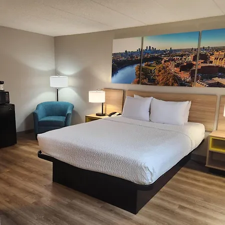 Days Hotel By Wyndham University Ave Se-2