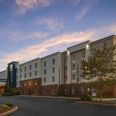 Hampton Inn & Suites By Hilton Plymouth-3