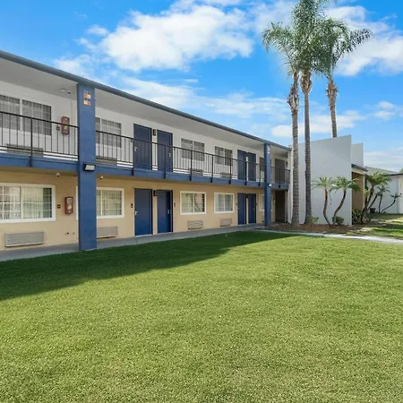 Travelodge By Wyndham Fairplex Pomona-2