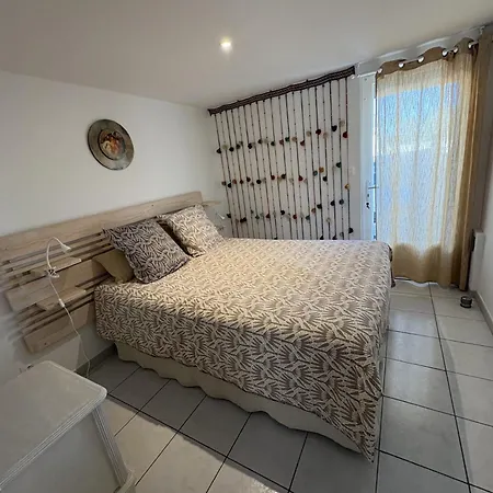 Appartement supérieur sur l 'étang climatisation parking-3