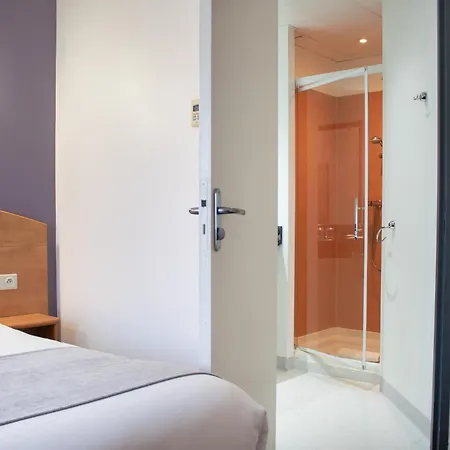 Brit Hotel Bressuire-3