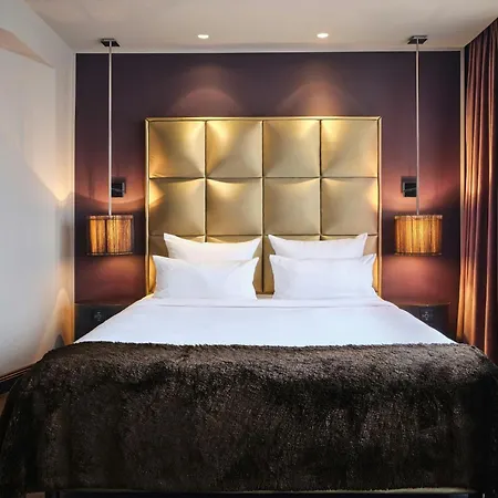 Roomers Frankfurt Central, Autograph Collection-2