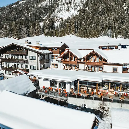 Regitnig GmbH - 4 Sterne Hotel und Chalets-2