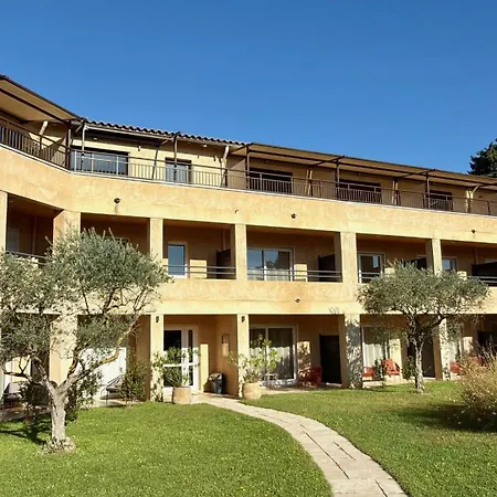 Logis Hotel La Goutte D'eau-3
