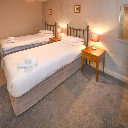 The Queens Hotel & Victoria Cloisters Apartments-2