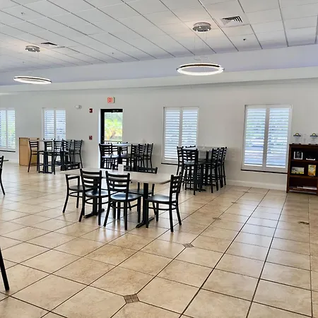 Days Inn & Suites By Wyndham Lakeland-2