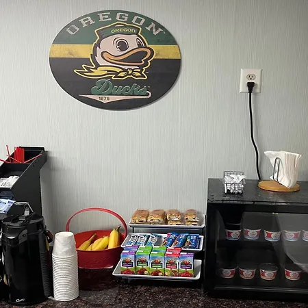 Americas Best Value Inn Eugene-3