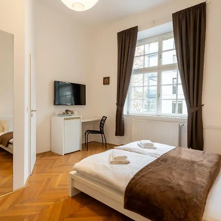 Urban Rooms-- Free Parking---3