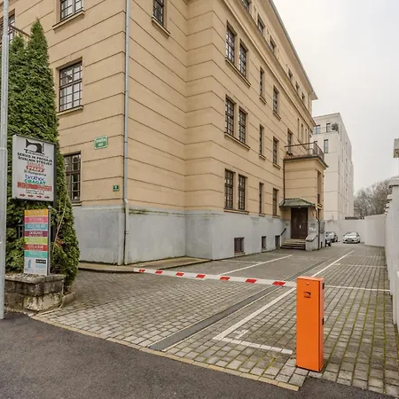 Urban Rooms-- Free Parking---2