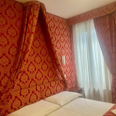 Hotel Canada-3