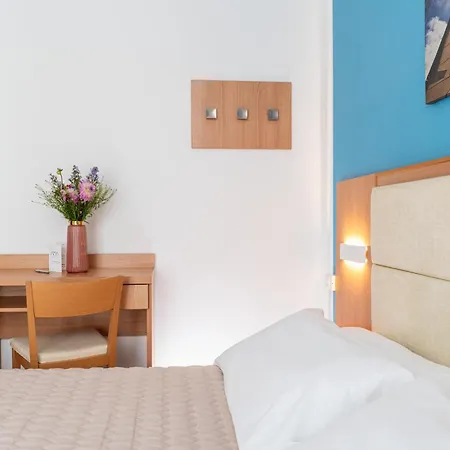 Amadei Hotel Figaro & Apartments-3