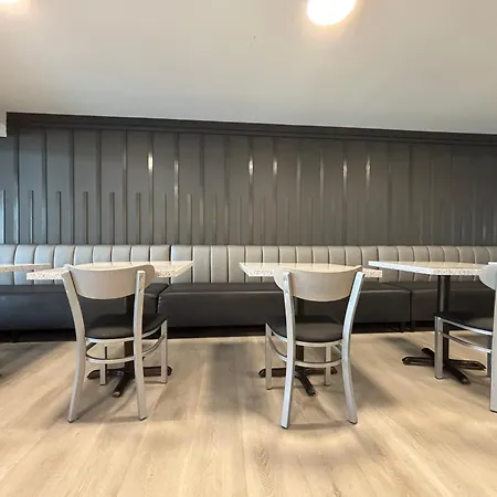 Ramada By Wyndham Springfield North-3