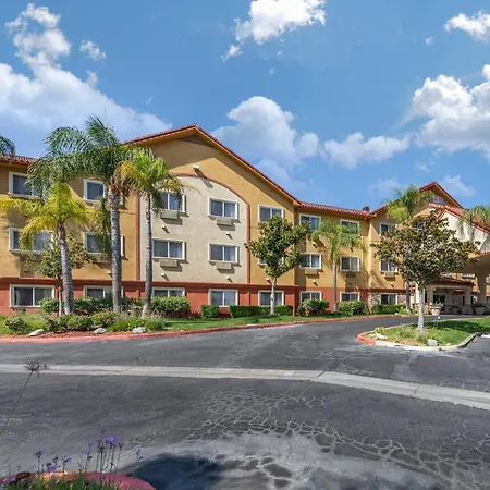 Comfort Suites Near Six Flags Magic Mountain-3