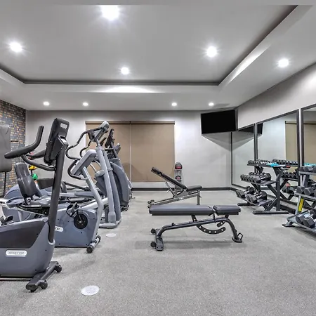 La Quinta Inn And Suites By Wyndham Paris-2