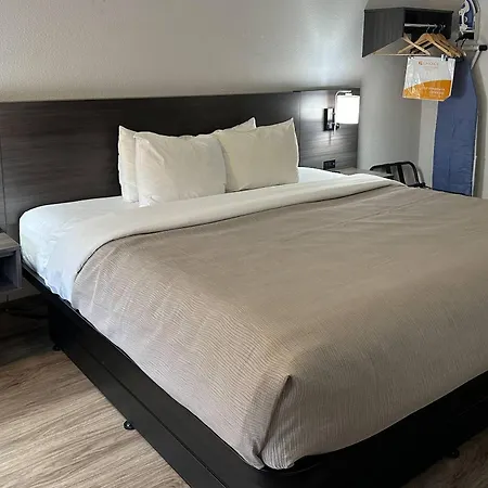 Quality Inn Forsyth Near Ga Public Safety Training Center-2