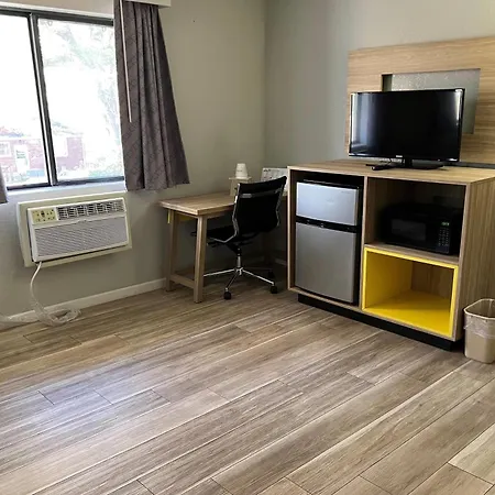Days Inn By Wyndham Warrensburg-2