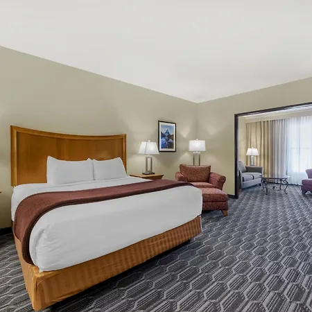 Best Western Plus Swiss Chalet Hotel & Suites-2