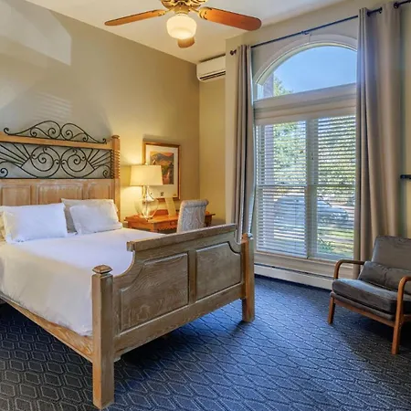 The Bradley Boulder Inn-2