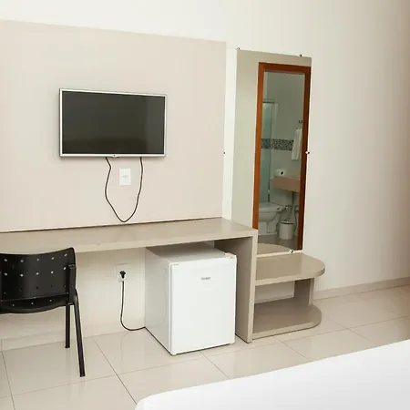 Hotel Pequeno Mundo 2-3