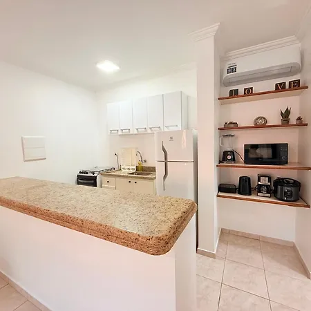 Flat estudio 110 Amarilis Riviera de São Lourenço, 03 piscina climatizada, serviço de hotelaria, limpesa e troca de toalhas diária, carregador veiculo elétrico e servico de praia finais de semana WiFi 500-3