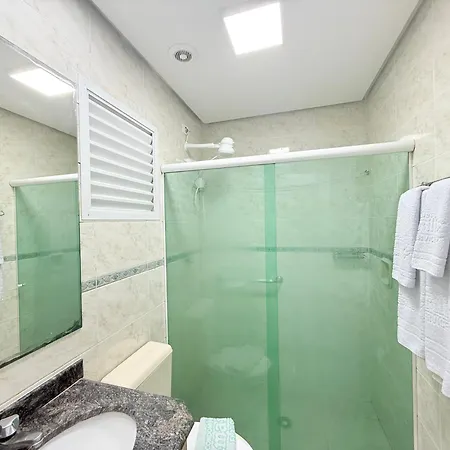 Flat estudio 110 Amarilis Riviera de São Lourenço, 03 piscina climatizada, serviço de hotelaria, limpesa e troca de toalhas diária, carregador veiculo elétrico e servico de praia finais de semana WiFi 500-2