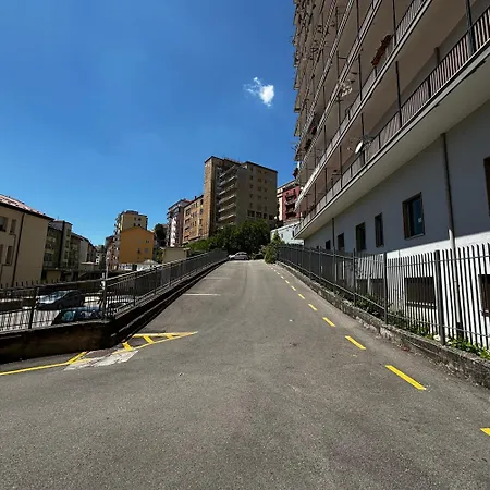Alloggio in Centro Città con Parcheggio Privato e WIFI-3