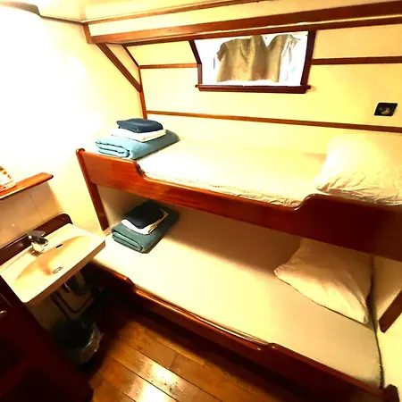 Amsterdam Hotelboat-2