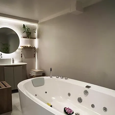 York Medellin, Curio Collection By Hilton-3