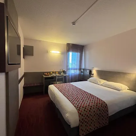Brit Hotel Les Evens-3