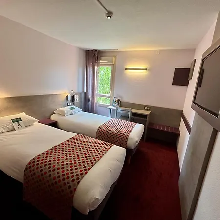 Brit Hotel Les Evens-2