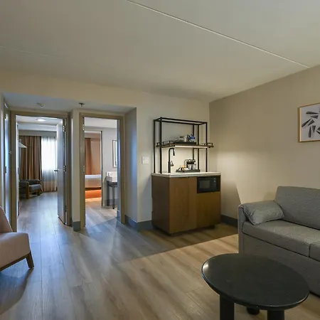 Hilton Winnipeg Airport Suites-3