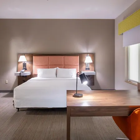 Newly Renovated Hampton Inn Omaha West Lakeside-3