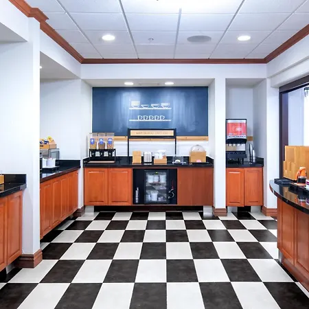Newly Renovated Hampton Inn Omaha West Lakeside-2