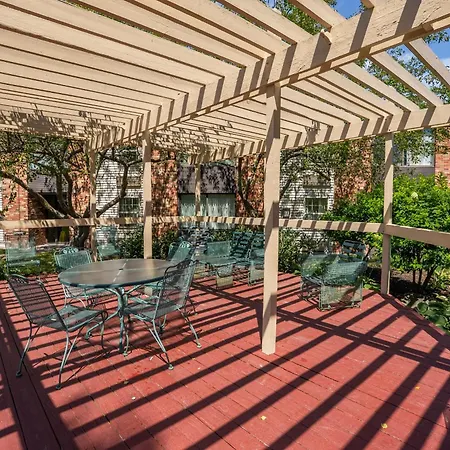 Fireside Inn & Suites Portland (Adults Only)-2