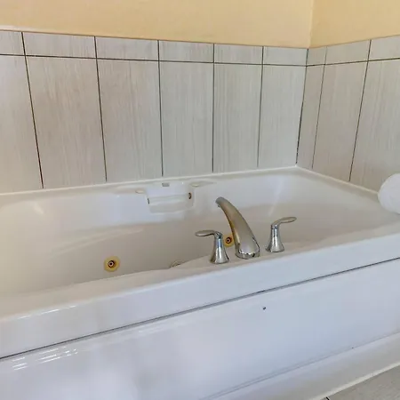 Comfort Suites Lake Geneva East-3