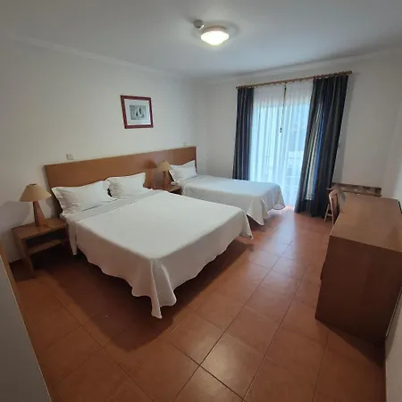 Apartamentos Turísticos Vila Praia-3