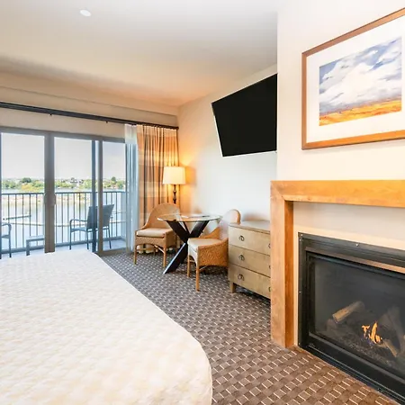 The Lodge At Columbia Point-2