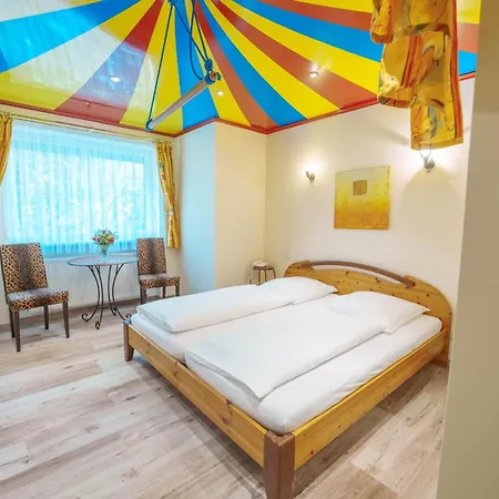 König Ludwig Design Hotel NEU Zimmer mit Sauna oder Whirlpool, genug Parkplatz-2