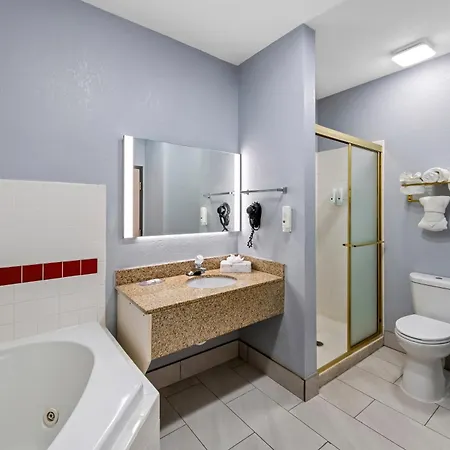 Quality Inn & Suites Manhattan-2