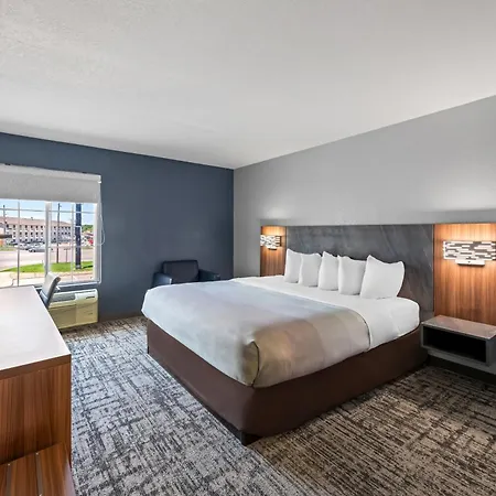 Quality Inn & Suites Manhattan-3