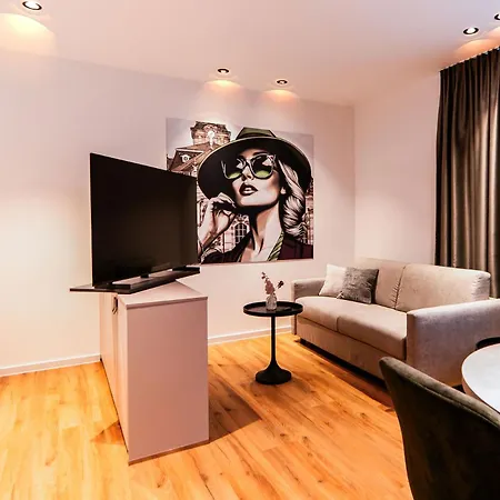 Hotel Am Triller - Hotel & Serviced Apartments - Pool & Relax Lounge-2