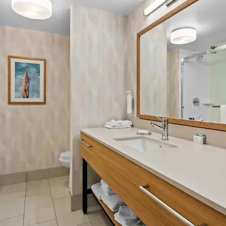 Hampton Inn & Suites Detroit-Canton-3