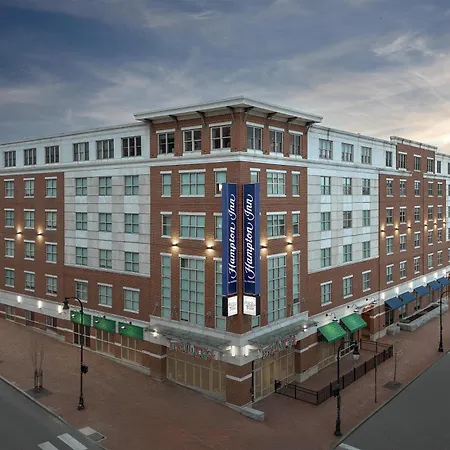 Hampton Inn Portland Downtown Waterfront-3